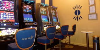 Mahjong Ways offers cluster-pay mechanics and expanding wilds Mahjong Ways slot displaying Asian-themed symbols and payline structure